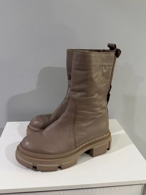 Women’s boots